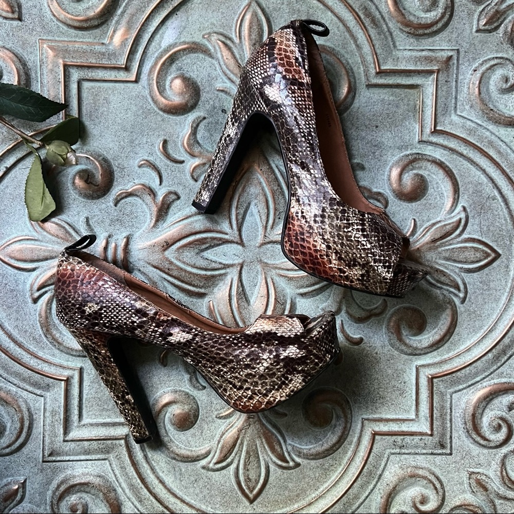 Charlotte Russe Faux Snakeskin Open Toe Platform Heels Size 9